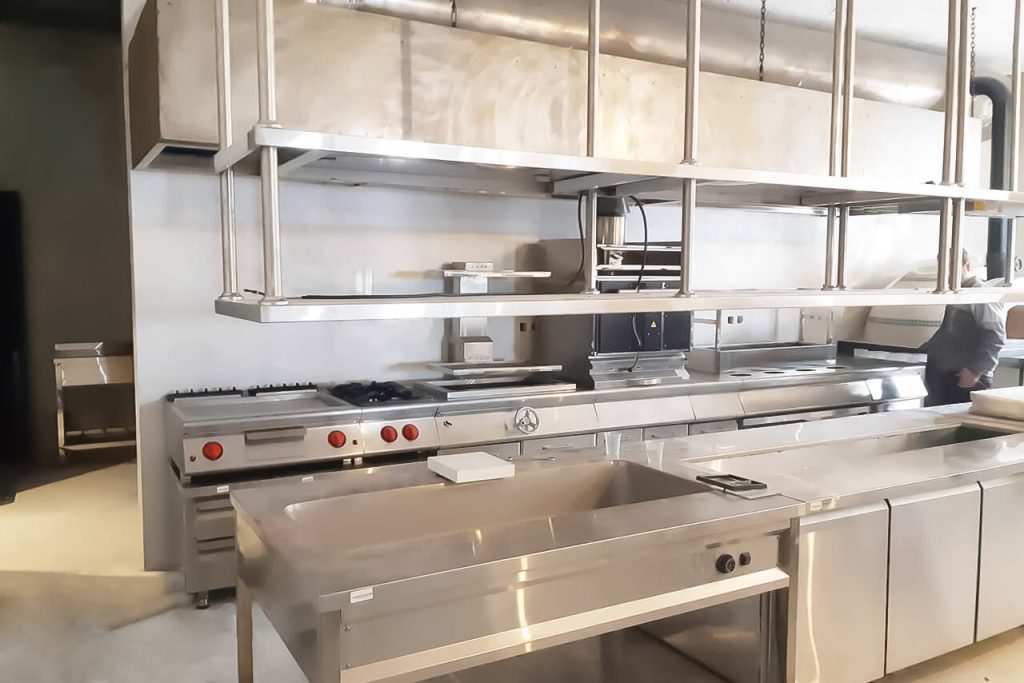 راه اندازی آشپزخانه صنعتی رستوران عمارت وکیل یزد
