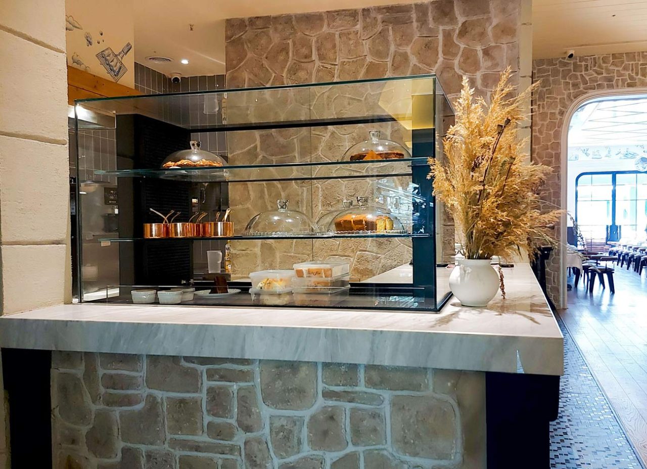 تجهیزات و طراحی کافه رستوران ماوا